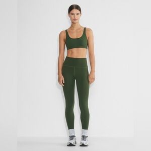 ARITZIA TNA SET leggings size 6, bra top size medium